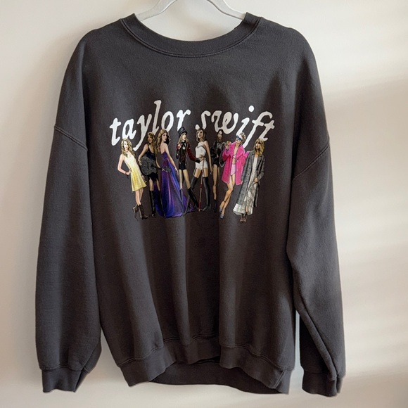 Taylor Swift Sweaters - Rare Taylor Swift Graphic Black Sweater